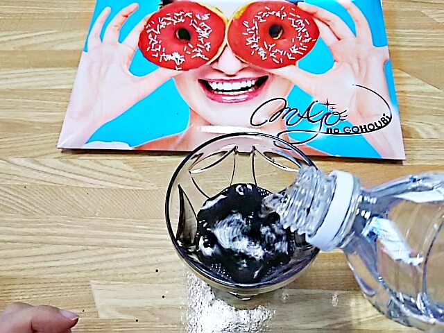 魔女のごほうび水で溶かして飲む5